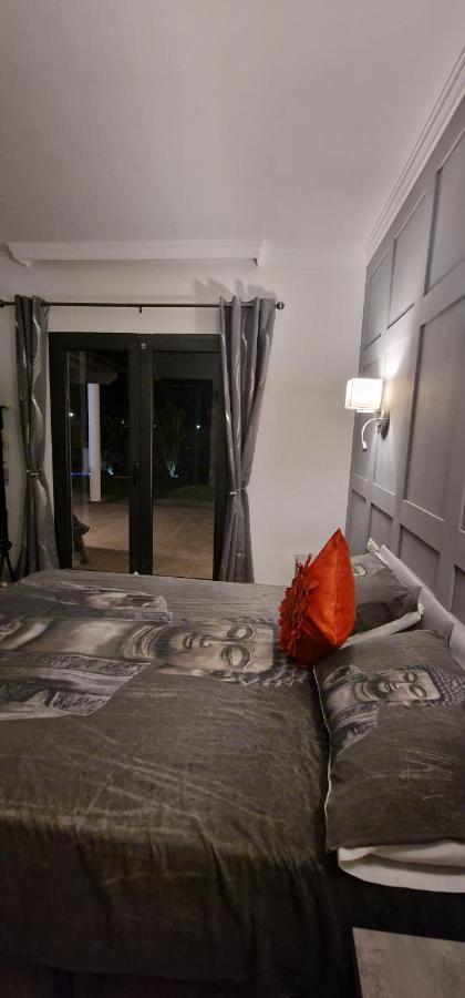 Casa De Nefertiti Villa ปลายาบลังกา ภายนอก รูปภาพ